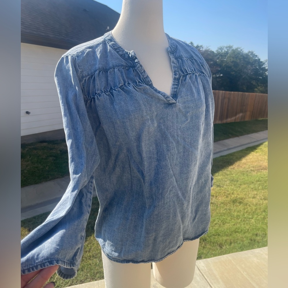 Three-quarter sleeve top by splendid denim with embellish V-neck. Size M